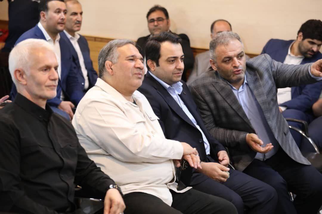 رئیس کمیسیون اقتصادی مجلس و مدیرعامل بانک صادرات ایران در اردوی ملیپوشان وزنهبرداری رئیس کمیسیون اقتصادی مجلس و مدیرعامل بانک صادرات ایران در اردوی ملیپوشان وزنهبرداری
