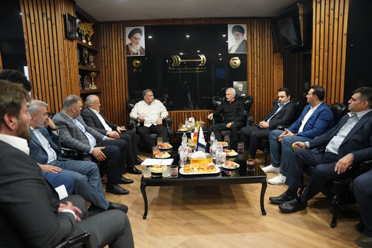 رئیس کمیسیون اقتصادی مجلس و مدیرعامل بانک صادرات ایران در اردوی ملیپوشان وزنهبرداری رئیس کمیسیون اقتصادی مجلس و مدیرعامل بانک صادرات ایران در اردوی ملیپوشان وزنهبرداری