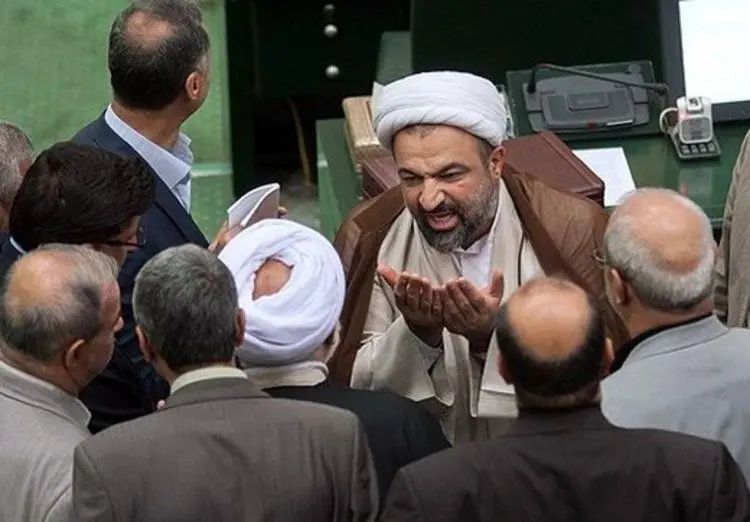 رسایی: می‌گویند طرح موضوع عدم کفایت سیاسی پزشکیان وسط دو جنگ، خلاف مصلحت است؛ می‌گویم جلسه ‎عدم کفایت بنی‌صدر، وسط جنگ بود/ ای کاش خودش پیش قدم شود