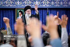 رهبر انقلاب: آینده نشان خواهد داد که هر دو حرکت نظامی و علمی شتابنده‌تر از گذشته به سمت افقهای بلند پیش خواهد رفت / حفظ اتحاد ملی وظیفه‌ی یکایک ما است