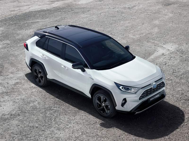 toyota-rav4-hybrid-2019-high-side-view