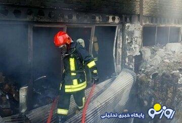 آتش‌سوزی در ساختمان دو طبقه متروکه در خیابان انقلاب