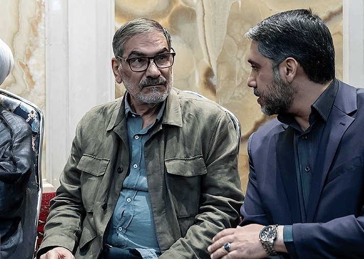 شمخانی: همه سوار بر کشتی‌ای هستیم که شهدای انقلاب به آب انداخته‌اند / حیف است در این کشتی نقطه ضعف و سوراخی پیدا شود / همه باید تحت ولایت رهبری، متحد باشیم / دشمن به دنبال آن است که تک تک ما را گیر بیاورد و اساس کشور را دچار اختلال کند