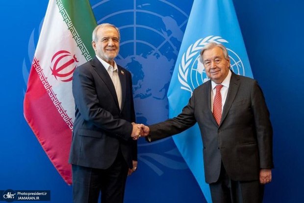 پزشکیان به دبیرکل سازمان ملل: اجرای اسنپبک و بازگشت تحریمها عملی غیرقانونی است/ متاسفانه جنایات و نسلکشی در غزه در حالی رخ میدهد که شورای امنیت سازمان ملل هیچ اقدامی حتی در حد محکوم کردن نیز برای توقف این جنگ انجام نداده است