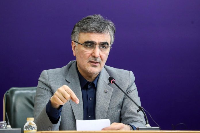 رئیس بانک مرکزی: بانک آینده پس از دو دهه ناترازی و عملکرد ناسالم، تعیین تکلیف شد/ تمام سپرده گذاران بانک آینده از سوم آبان ۱۴۰۴ سپرده گذار بانک ملی ایران می شوند/ تمام دارایی های بانک آینده به تملک صندوق ضمانت سپرده ها درمیآید/ هیچگونه ناترازی‌ای از بانک آینده به بانک ملی منتقل نخواهد شد/ بانک مرکزی مسئول نظارت و صیانت از سپرده های مردم
