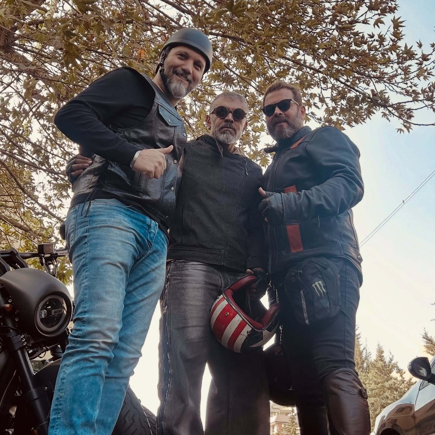 کامبیز دیرباز و رفیق صمیمیاش کامبیز دیرباز و رفیق صمیمیاش