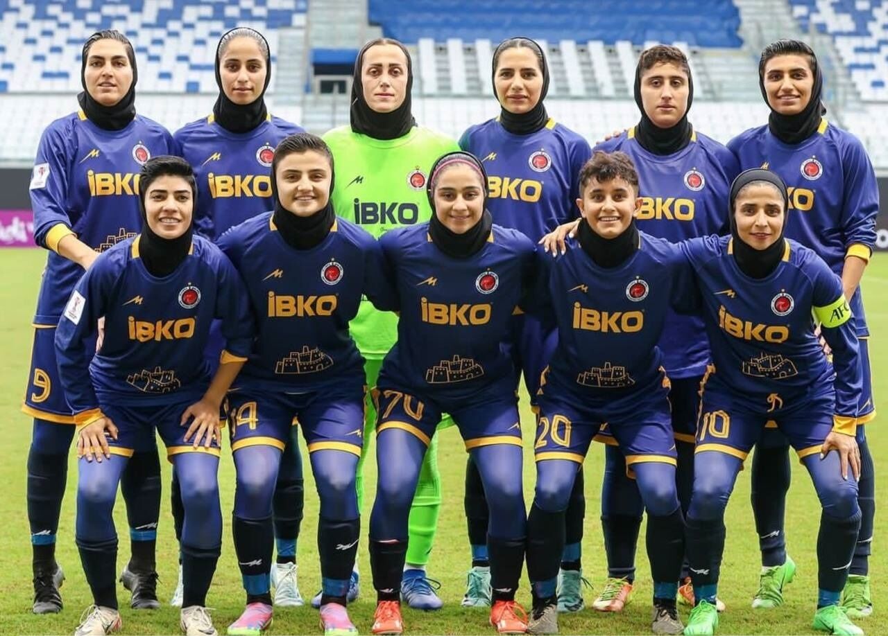 کریخوانی ستارههای استقلالی تیم خاتون بم برای پرسپولیسیها / عکس کریخوانی ستارههای استقلالی تیم خاتون بم برای پرسپولیسیها / عکس