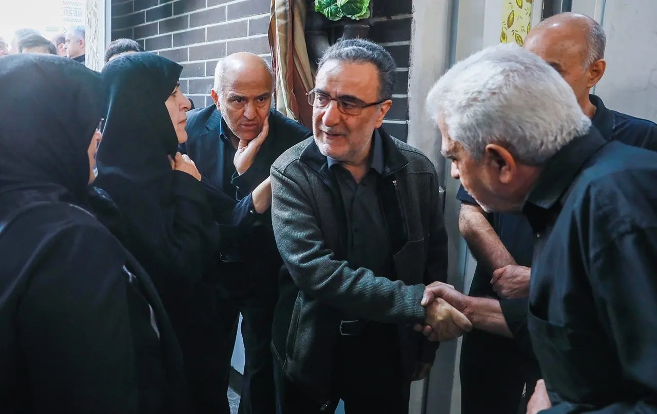 توضیح وکیل تاجزاده درباره بازداشت و انتقال موکلش به زندان توضیح وکیل تاجزاده درباره بازداشت و انتقال موکلش به زندان