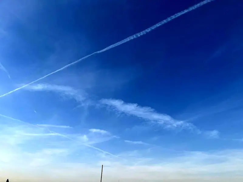 ماجرای خطوط دود عجیب