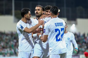 عکس| ستاره استقلال گلش را به چه کسی تقدیم کرد؟