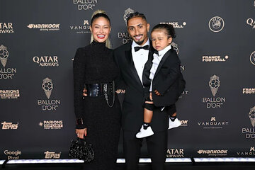 عکس|درخواست ضد یامال همسر رافینیا از هواداران بارسلونا! عکس|درخواست ضد یامال همسر رافینیا از هواداران بارسلونا!