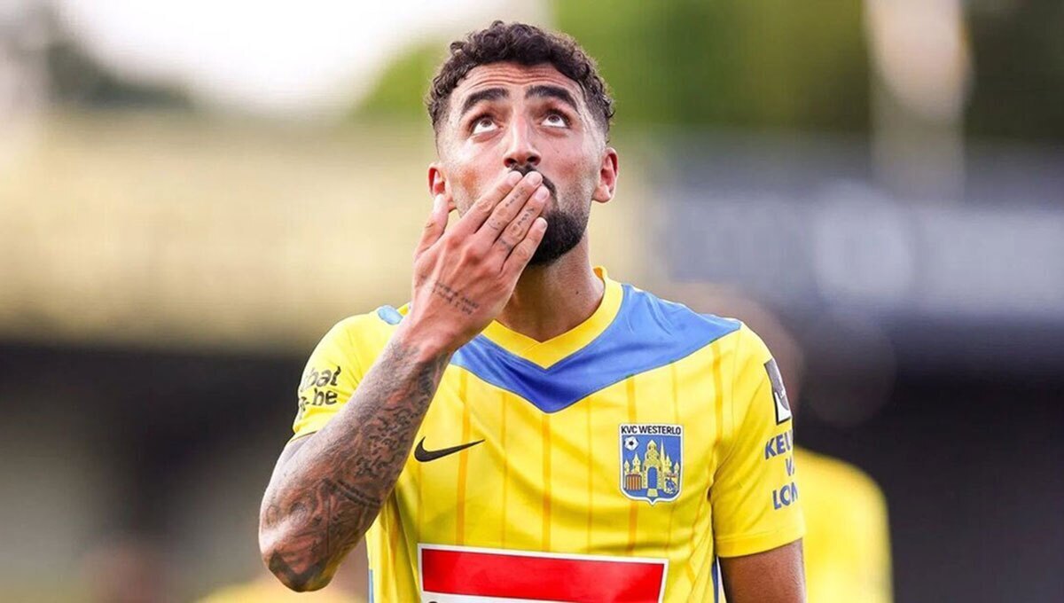 اللهیار صیادمنش بازیکن فوتبال اللهیار صیادمنش بازیکن فوتبال