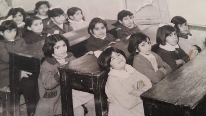 عکس:  وضعیت کلاس یک مدرسه دخترانه در سال ۱۳۴۶