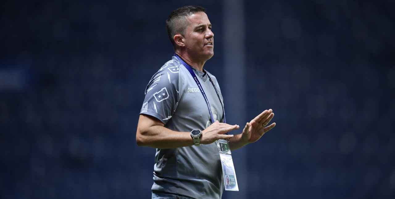 صحنه جالب از وضعیت اوسمار؛ آنالیز پرسپولیس روی هوا! / عکس صحنه جالب از وضعیت اوسمار؛ آنالیز پرسپولیس روی هوا! / عکس