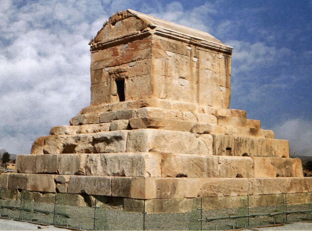 چرا به نام کوروش حساسیت دارید؟ چرا به نام کوروش حساسیت دارید؟