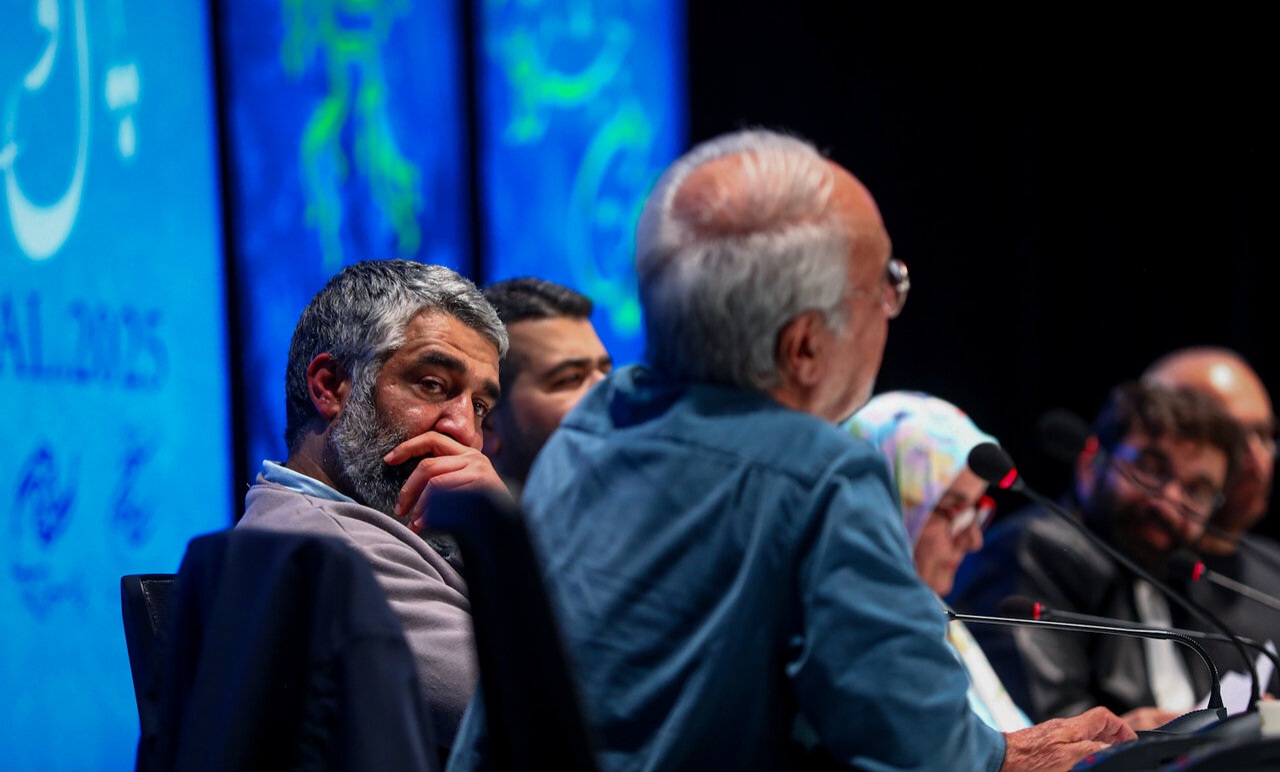 پژمان جمشیدی: تا زندهام، خاک ایران را با هیچجای دنیا عوض نمیکنم؛ مرگ من روزیست که جلوی شما شرمنده باشم پژمان جمشیدی: تا زندهام، خاک ایران را با هیچجای دنیا عوض نمیکنم؛ مرگ من روزیست که جلوی شما شرمنده باشم