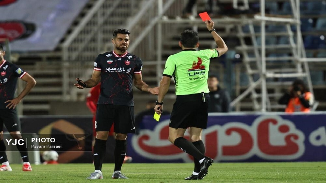 اخراج پورعلی گنجی صحیح بود/ وحید کاظمی زیاد با بازیکنان حرف می‌زند