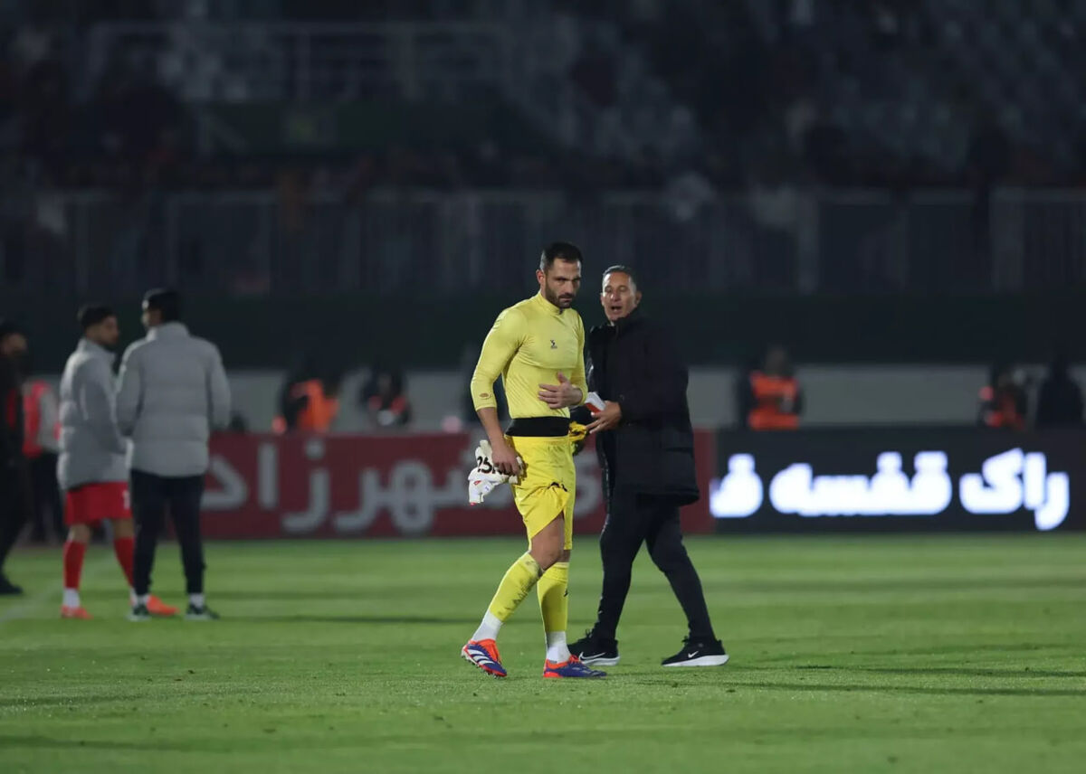 پشت پرده یک اتفاق نادر؛ چرا مربی پرسپولیس دنبال پیراهن استقلال بود؟! پشت پرده یک اتفاق نادر؛ چرا مربی پرسپولیس دنبال پیراهن استقلال بود؟!