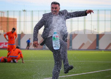 احضار سرمربی استقلالی به کمیته اخلاق! احضار سرمربی استقلالی به کمیته اخلاق!