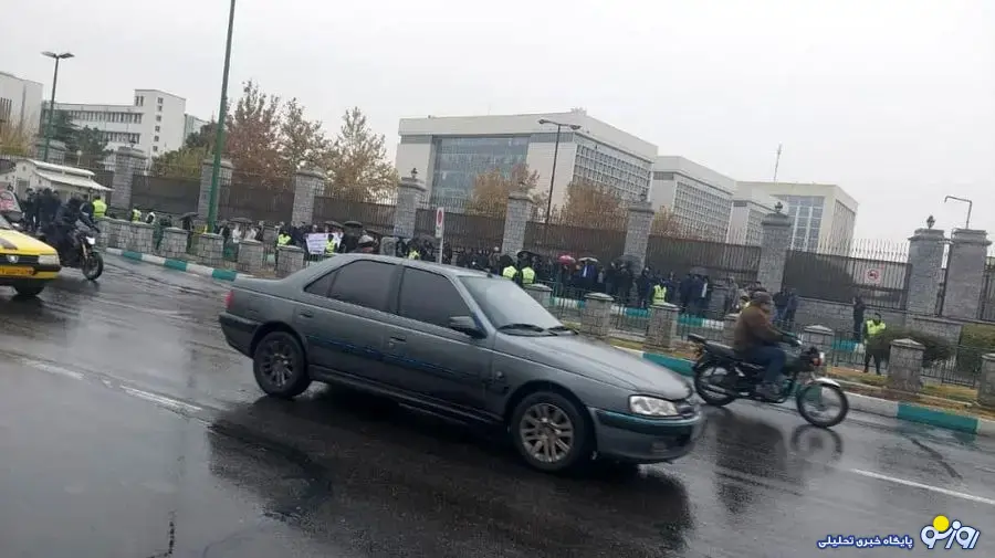 تجمع کارکنان سازمان بهزیستی استانهای مختلف مقابل مجلس تجمع کارکنان سازمان بهزیستی استانهای مختلف مقابل مجلس