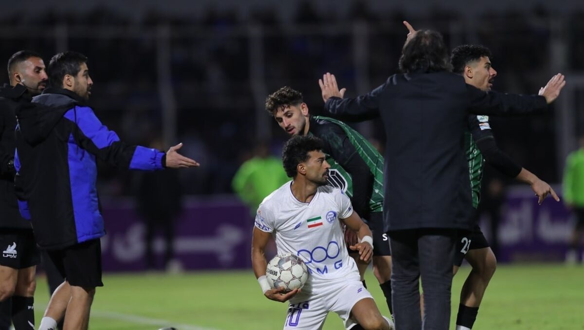 مکالمه جالب رضاییان با بازیکن خیبر: ما نمیزنیم، شما هم نزنید! مکالمه جالب رضاییان با بازیکن خیبر: ما نمیزنیم، شما هم نزنید!