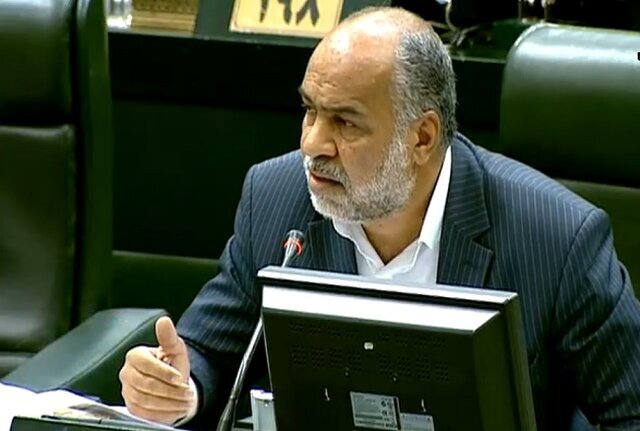 افزایش قیمت بنزین بدون افزایش حقوق جامعه را نابود میکند افزایش قیمت بنزین بدون افزایش حقوق جامعه را نابود میکند