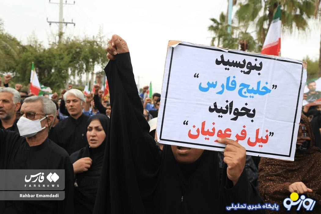 تصویری از یک پلاکارد جالب توجه در مراسم تشییع شهید تنگسیری