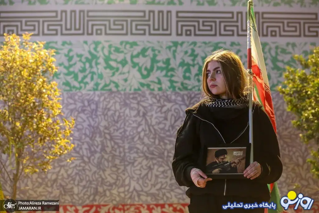 دختران بیحجاب در شعرهای مداحان میدان انقلاب/عکس دختران بیحجاب در شعرهای مداحان میدان انقلاب/عکس