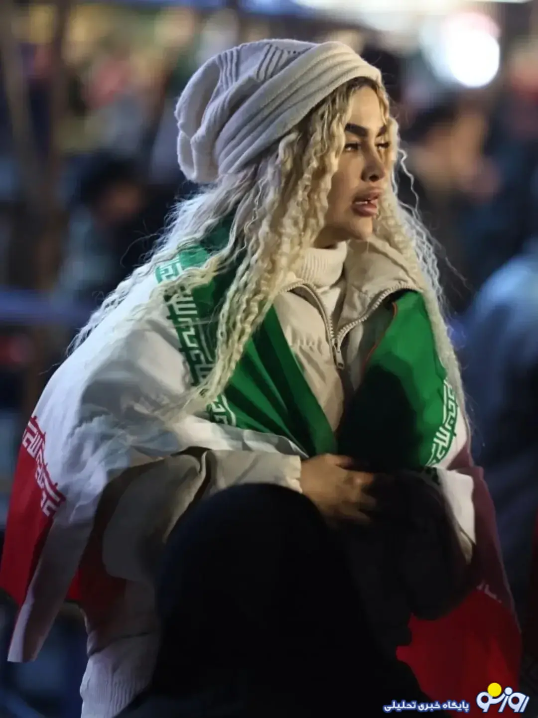 دختران بیحجاب در شعرهای مداحان میدان انقلاب/عکس دختران بیحجاب در شعرهای مداحان میدان انقلاب/عکس