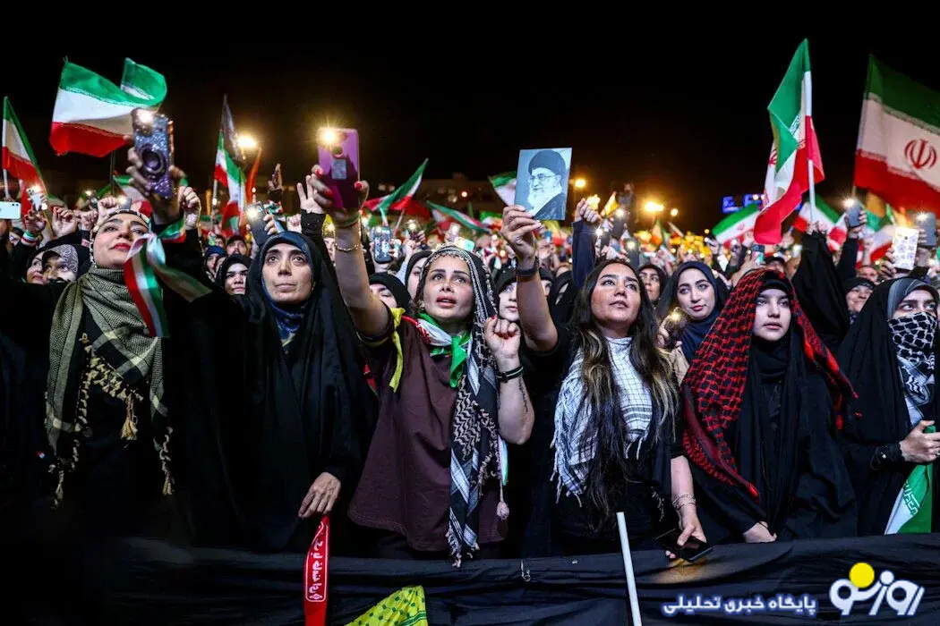 دختران بیحجاب در شعرهای مداحان میدان انقلاب/عکس دختران بیحجاب در شعرهای مداحان میدان انقلاب/عکس