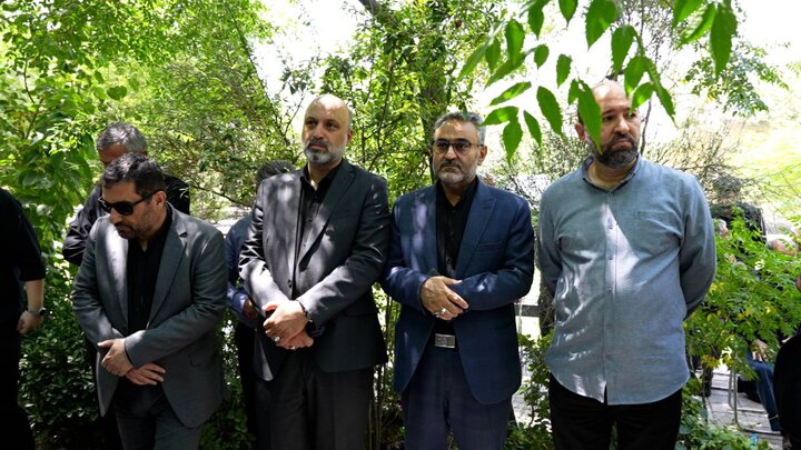 خاکسپاری فرزاد جمشیدی با حضور مجریان و هنرمندان