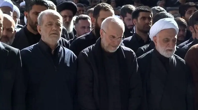 چه کسانی در صف اول نماز رهبر شهید حاضر بودند؟