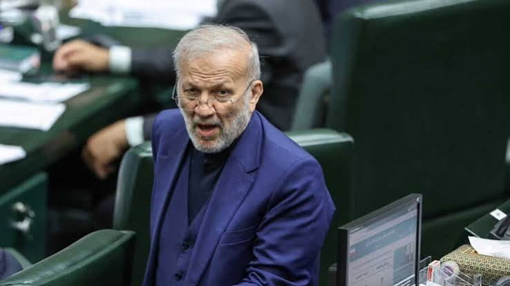 منوچهر متکی: باید به صورت زمینی، پایگاه‌های نظامی آمریکا را تصرف کنیم