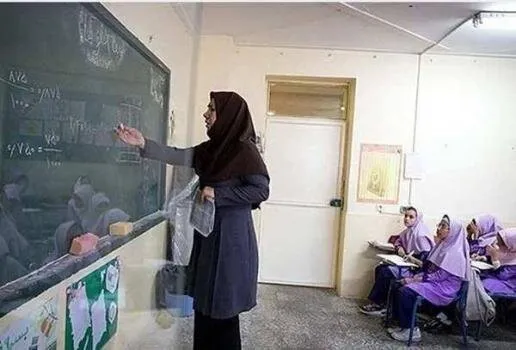 کارزار معلمان برای افزایش حقوق/ ترمیم دستمزدها پیش از آغاز سال تحصیلی  
