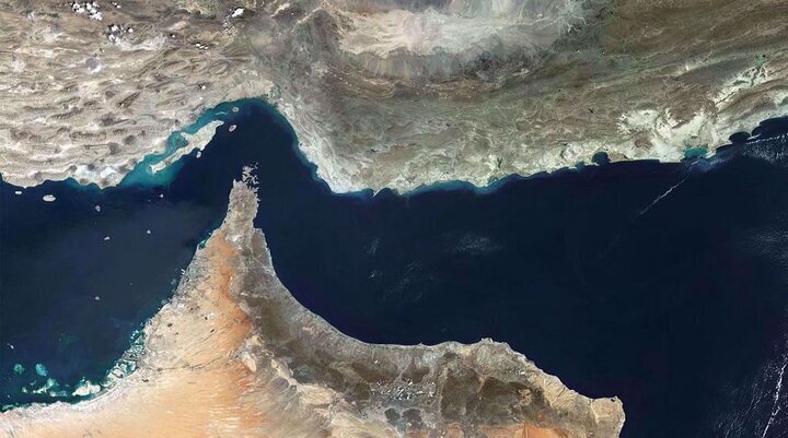 حمله به یک کشتی هنگام خروج از تنگه هرمز
