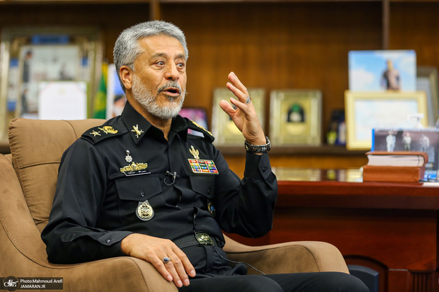 دریادار سیاری: تا زمانی که مردم پای کار هستند، هیچ‌کس توان غلبه بر ایران را ندارد