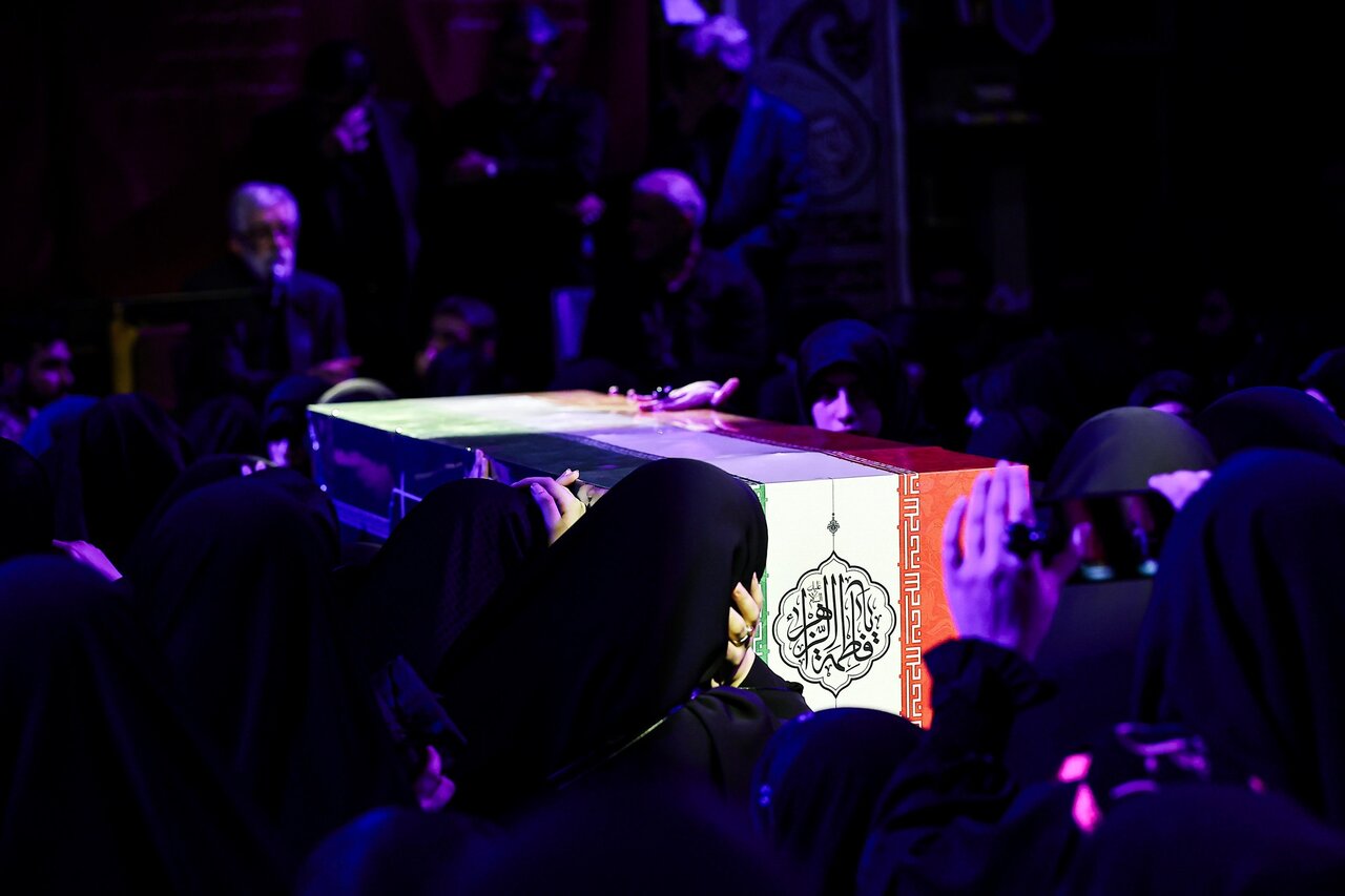 خداحافظی حداد عادل با همسر شهید رهبر معظم انقلاب