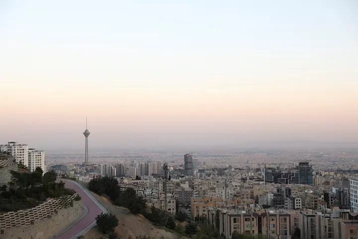 در توافق میان امریکا و ایران، یک صندوق خصوصی ۳۰۰ میلیارد دلاری برای هدایت سرمایه‌گذاری در ایران پیش‌بینی شده؛ بیش از نیمی از این مبلغ نیز تاکنون تعهد شده/این صندوق به‌گونه‌ای طراحی شده که برای هر دو طرف انگیزه‌ای اقتصادی جهت دستیابی به توافق نهایی ایجاد کند/  شرکت‌هایی مستقر در آمریکا، کشورهای عربی حوزه خلیج فارس، آسیا، آمریکای جنوبی و آفریقا برای تأمین مالی این صندوق اعلام تعهد کرده‌اند