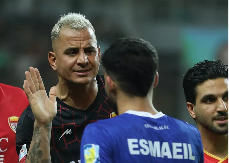 محبوب‌ترین گلر ایران، سد راه استقلال